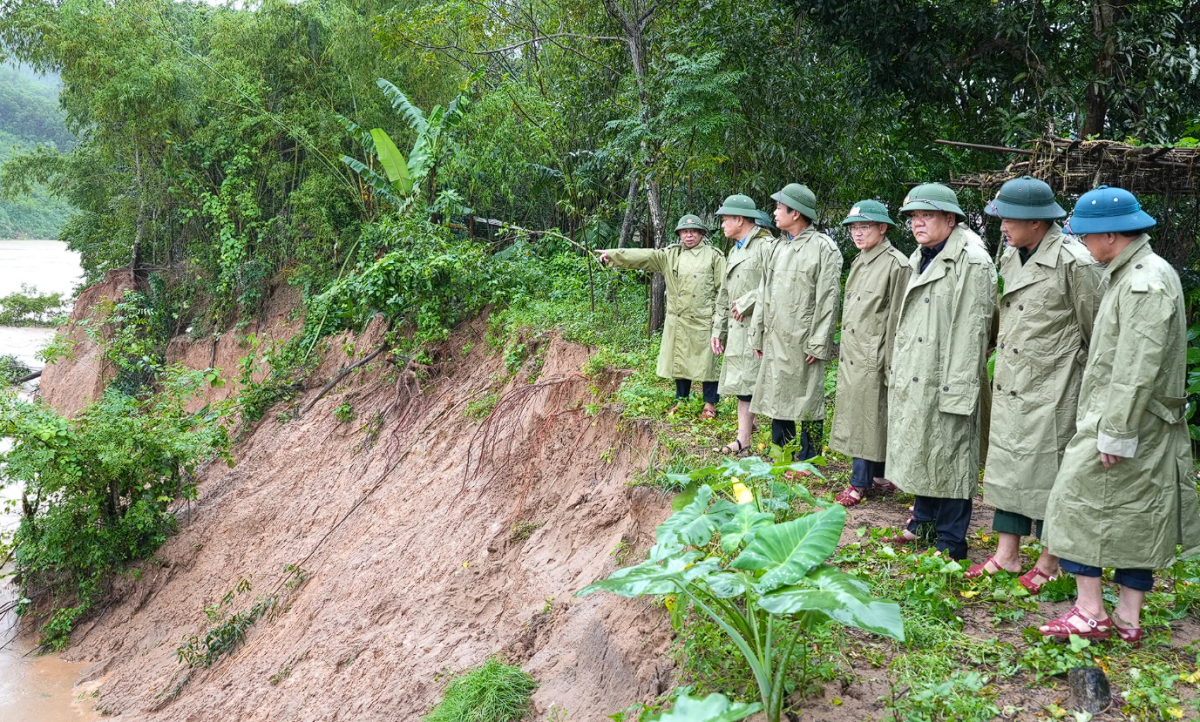 Chủ tịch UBND tỉnh Quảng Trị yêu cầu rà soát, quy hoạch khu tái định cư an toàn cho người dân vùng sạt lở Chủ tịch UBND tỉnh Quảng Trị yêu cầu rà soát, quy hoạch khu tái định cư an toàn cho người dân vùng sạt lở