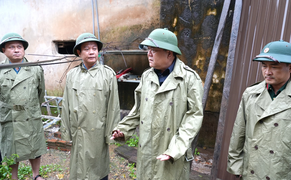 Chủ tịch UBND tỉnh Quảng Trị yêu cầu rà soát, quy hoạch khu tái định cư an toàn cho người dân vùng sạt lở Chủ tịch UBND tỉnh Quảng Trị yêu cầu rà soát, quy hoạch khu tái định cư an toàn cho người dân vùng sạt lở