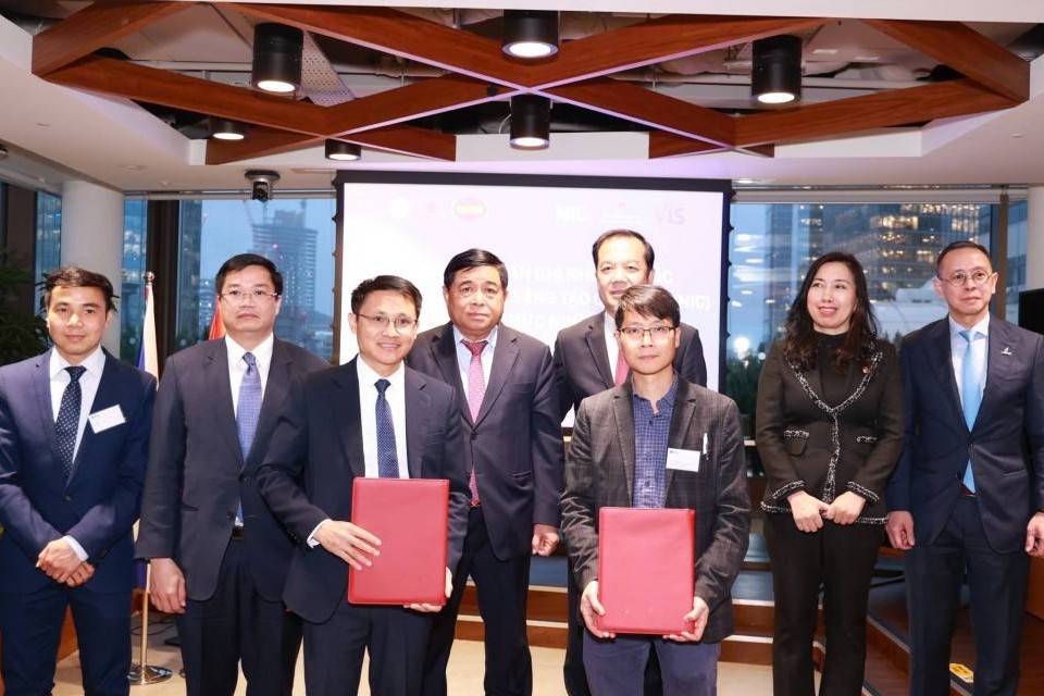 Hợp tác triển khai sáng kiến đổi mới sáng tạo với Vương quốc Anh và Bắc Ai-len