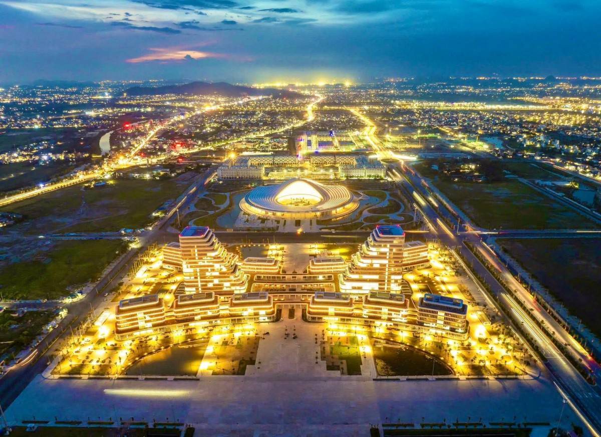 Năm 2024, Hải Phòng ghi dấu ấn khi đạt loạt kỷ lục: quy mô kinh tế đứng thứ 5 cả nước, tăng trưởng GRDP và chỉ số sản xuất công nghiệp (IIP) cao nhất trong nhóm địa phương quy mô lớn, thu ngân sách đứng thứ 3, thu hút FDI đứng thứ 2 toàn quốc. ẢNH: NGUYỄN ĐỨC NGHĨA