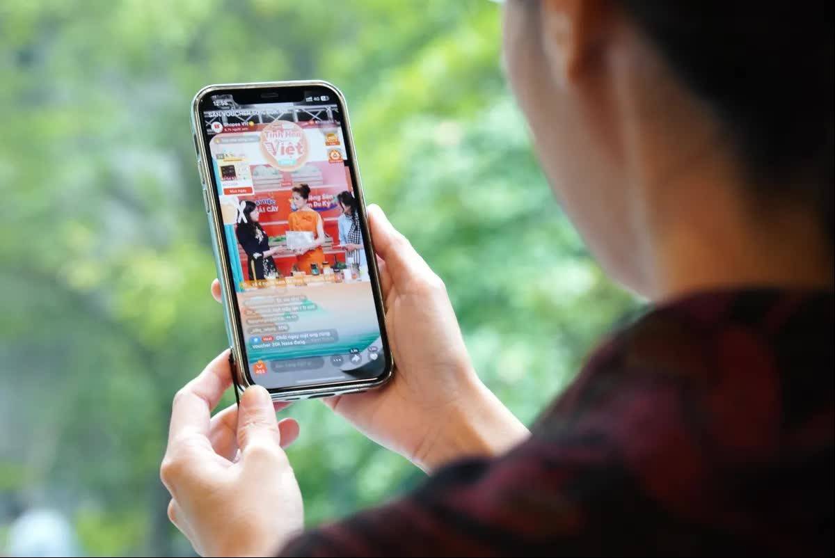 Đề xuất nhiều trường hợp buộc dừng livestream bán hàng vi phạm pháp luật