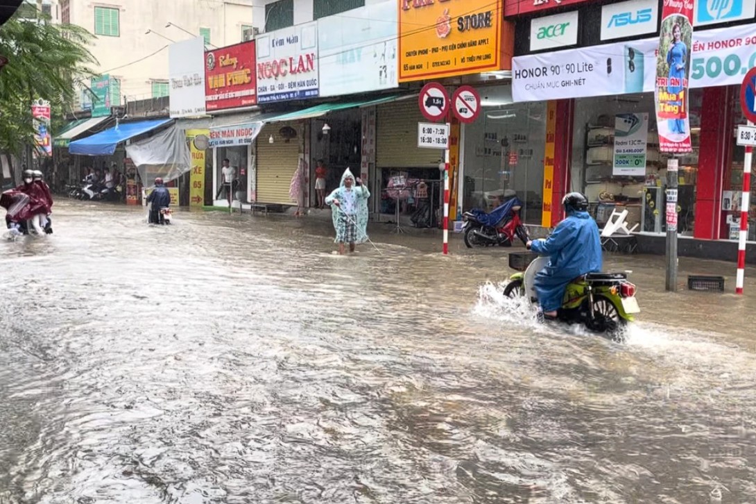 Quảng Trị thiệt hại nặng nề do mưa lũ kéo dài, hàng nghìn hộ dân bị cô lập