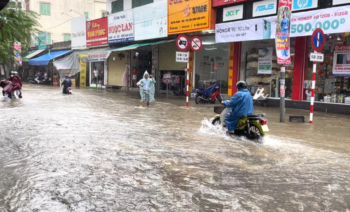 Quảng Trị thiệt hại nặng nề do mưa lũ kéo dài, hàng nghìn hộ dân bị cô lập