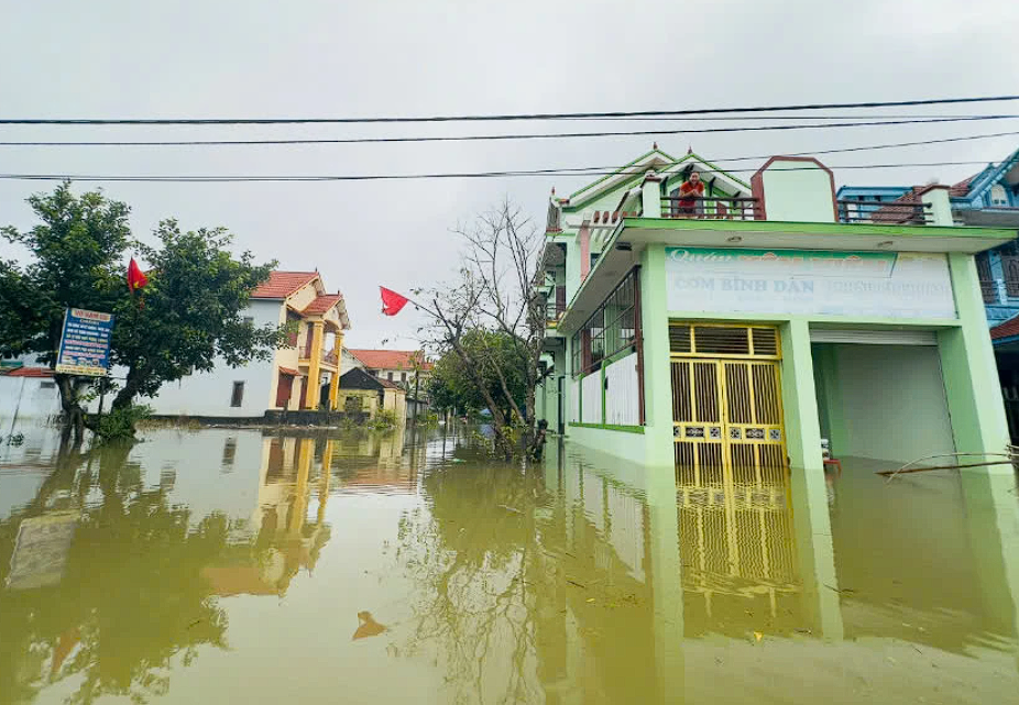 Quảng Trị thiệt hại nặng nề do mưa lũ kéo dài, hàng nghìn hộ dân bị cô lập
