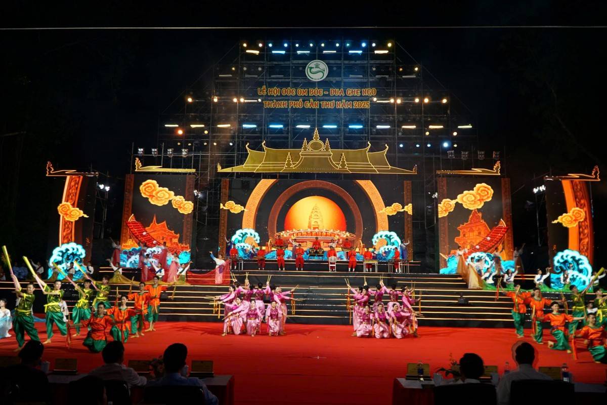 Khai mạc Lễ hội Oóc Om Bóc – Đua ghe Ngo thành phố Cần Thơ năm 2025: Tôn vinh bản sắc văn hóa, lan tỏa tinh thần đoàn kết vùng sông nước