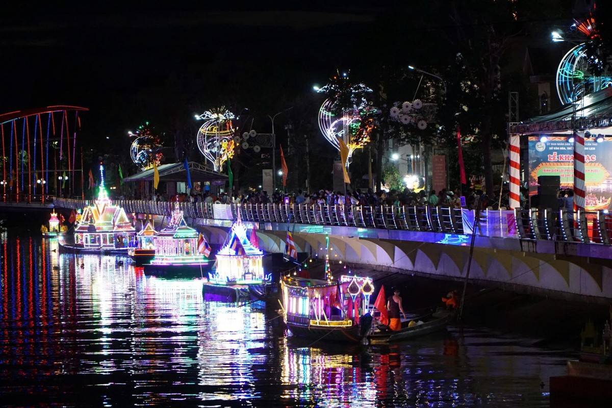 Khai mạc Lễ hội Oóc Om Bóc – Đua ghe Ngo thành phố Cần Thơ năm 2025: Tôn vinh bản sắc văn hóa, lan tỏa tinh thần đoàn kết vùng sông nước