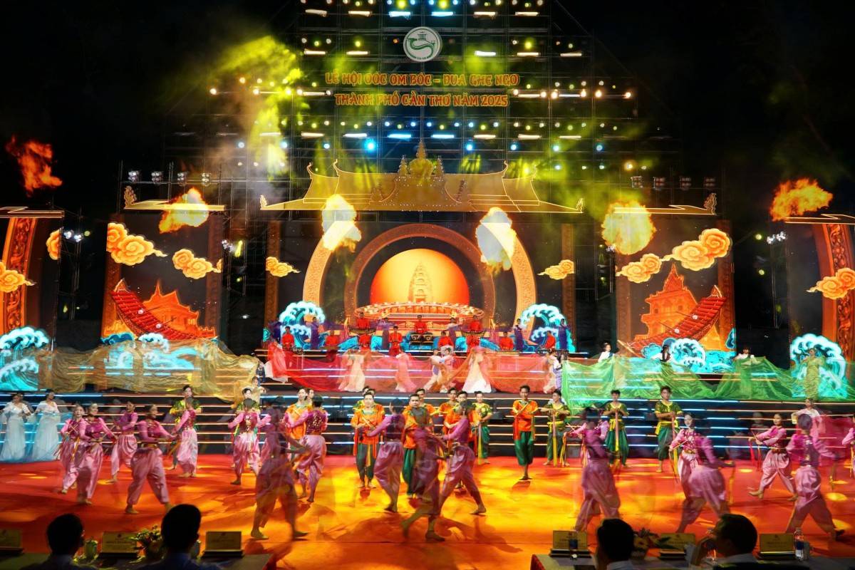 Khai mạc Lễ hội Oóc Om Bóc – Đua ghe Ngo thành phố Cần Thơ năm 2025: Tôn vinh bản sắc văn hóa, lan tỏa tinh thần đoàn kết vùng sông nước