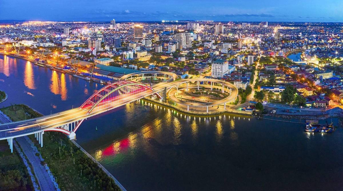 Biển chẳng bao giờ lặng sóng – Hải Phòng  mãi vươn xa