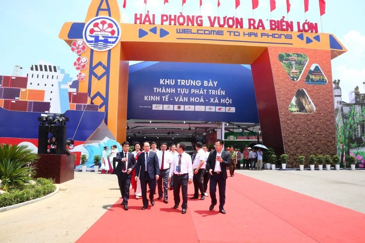 Biển chẳng bao giờ lặng sóng – Hải Phòng  mãi vươn xa