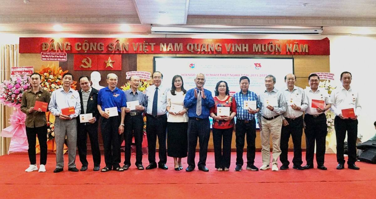 Trao Kỷ niệm chương Vì tình hữu nghị Việt Nam - Campuchia