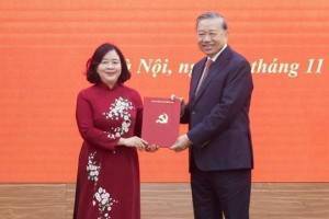 Đồng chí Bùi Thị Minh Hoài giữ chức Bí thư Đảng ủy Mặt trận Tổ quốc, các đoàn thể Trung ương