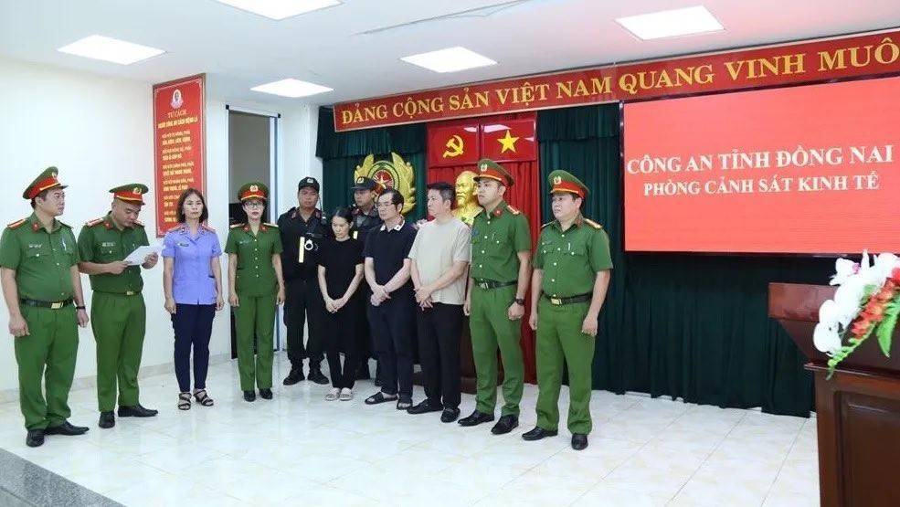 Doanh nhân Nguyễn Quốc Vũ – chồng ca sĩ Đoàn Di Băng bị bắt vì liên quan vụ hàng giả