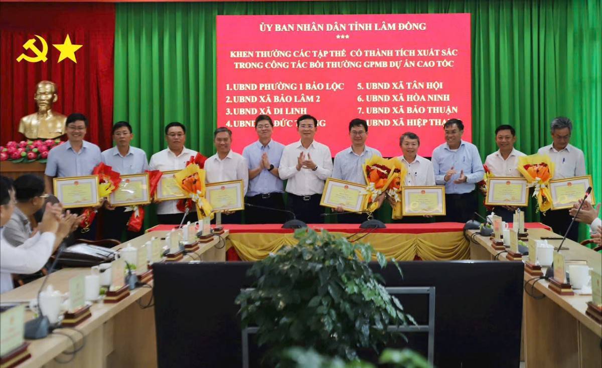 UBND xã Đức Trọng nhận bằng khen vì thành tích xuất sắc trong giải phóng mặt bằng cao tốc Bảo Lộc - Liên Khương