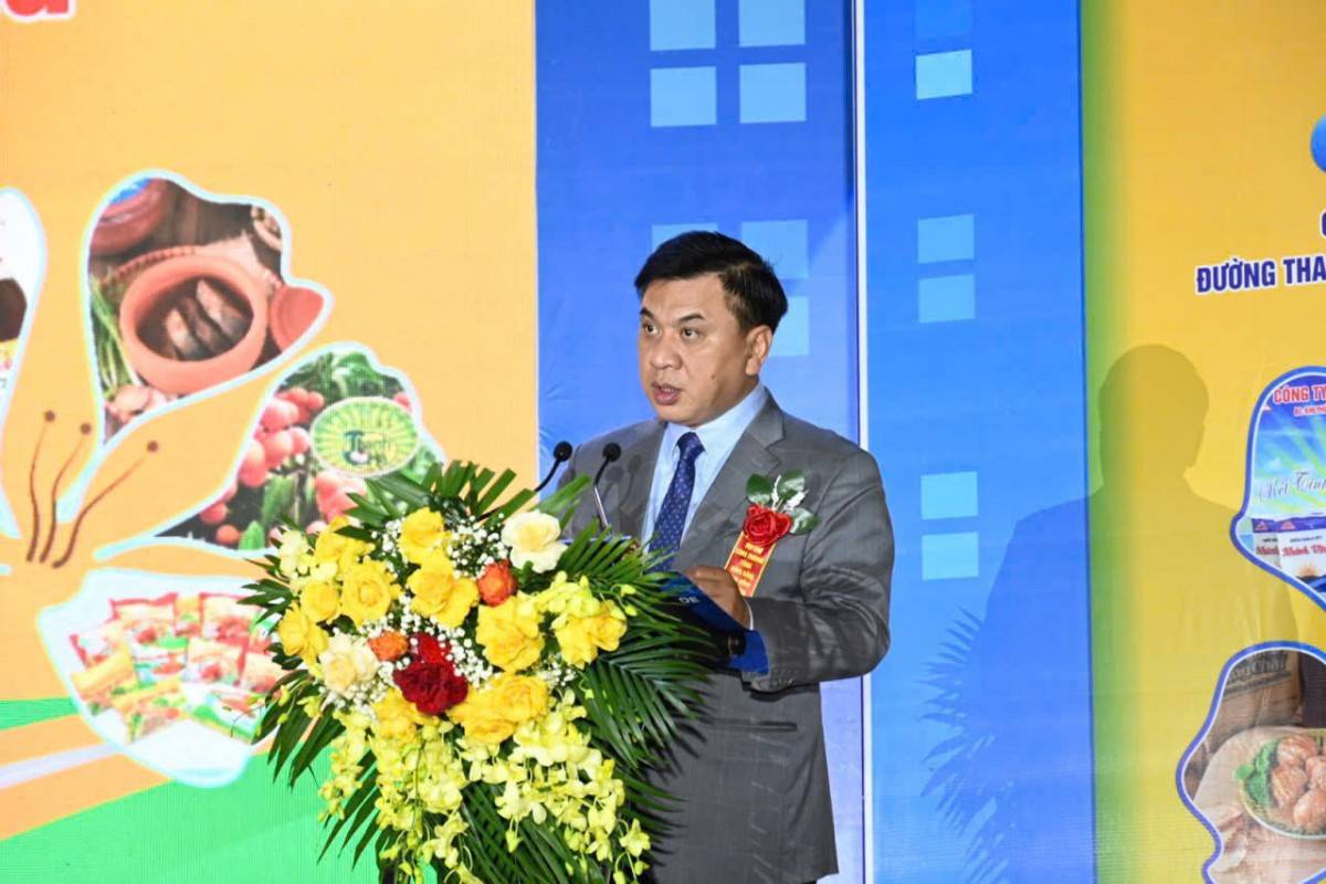 Đồng chí Lê Hoàng Tài, Phó Cục trưởng Cục Xúc tiến thương mại, Bộ Công thương phát biểu tại hội chợ