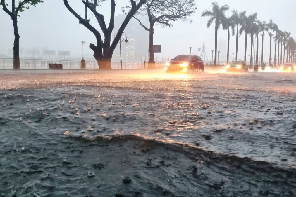 Mưa lớn kéo dài tại Đà Nẵng, nhiều nơi có thể vượt 300mm