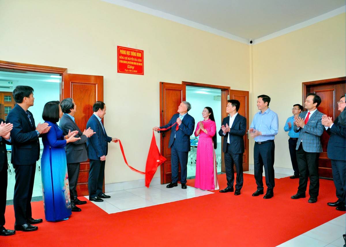 Phó Thủ tướng Thường trực Chính phủ Nguyễn Hòa Bình thăm Trường THPT Kiến An: Bồi đắp niềm tin, tiếp sức cho hành trình tri thức