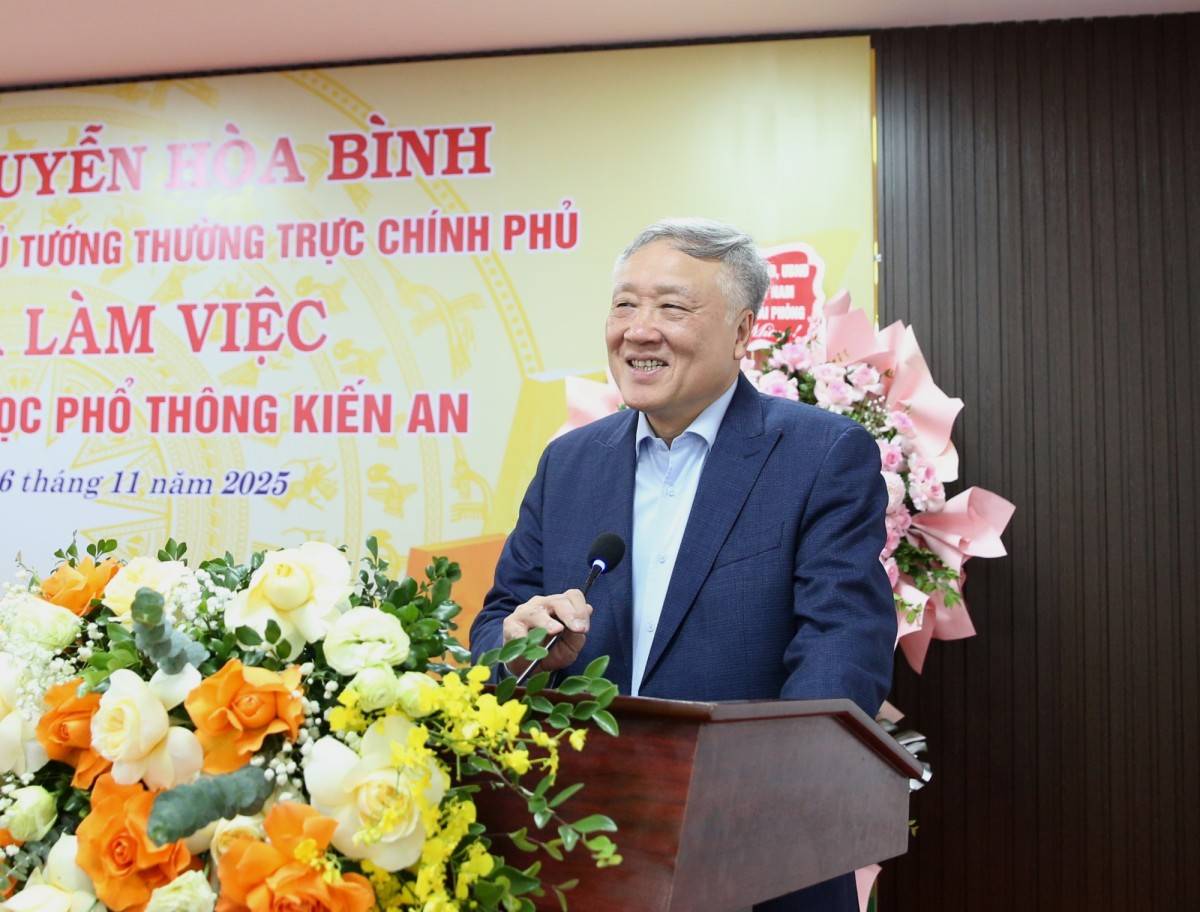 Đồng chí Nguyễn Hòa Bình – Uỷ viên Bộ Chính trị, Phó Thủ tướng Thường trực Chính phủ phát biểu tại buổi thăm và làm việc