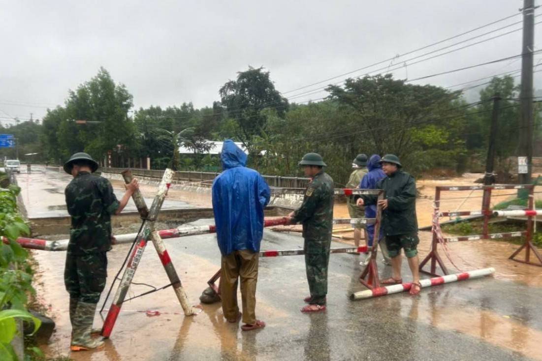 Thủ tướng yêu cầu hoàn thành sơ tán dân tại khu vực nguy hiểm trước 15h hôm nay, ứng phó khẩn cấp với bão số 13