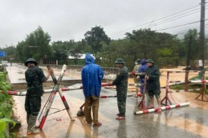 Thủ tướng yêu cầu hoàn thành sơ tán dân tại khu vực nguy hiểm trước 15h hôm nay, ứng phó khẩn cấp với bão số 13