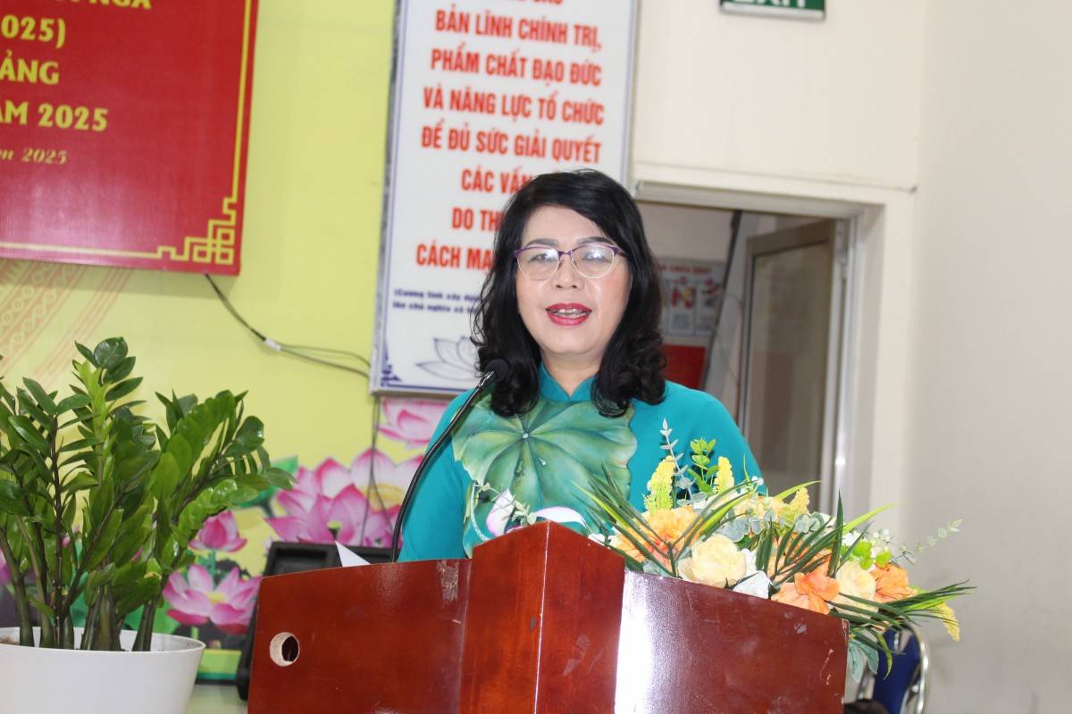 Phường Tân Sơn Hòa (TP.Hồ Chí Minh) trao huy hiệu Đảng cho 36 đồng chí