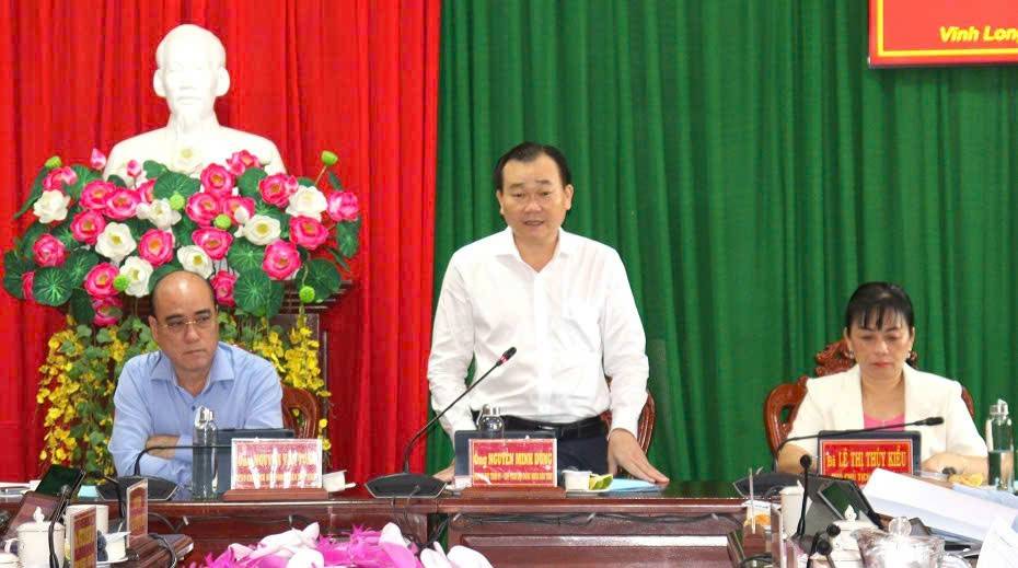 Phó Bí thư Tỉnh ủy, Chủ tịch HĐND tỉnh Nguyễn Minh Dũng phát biểu kết luận phiên họp