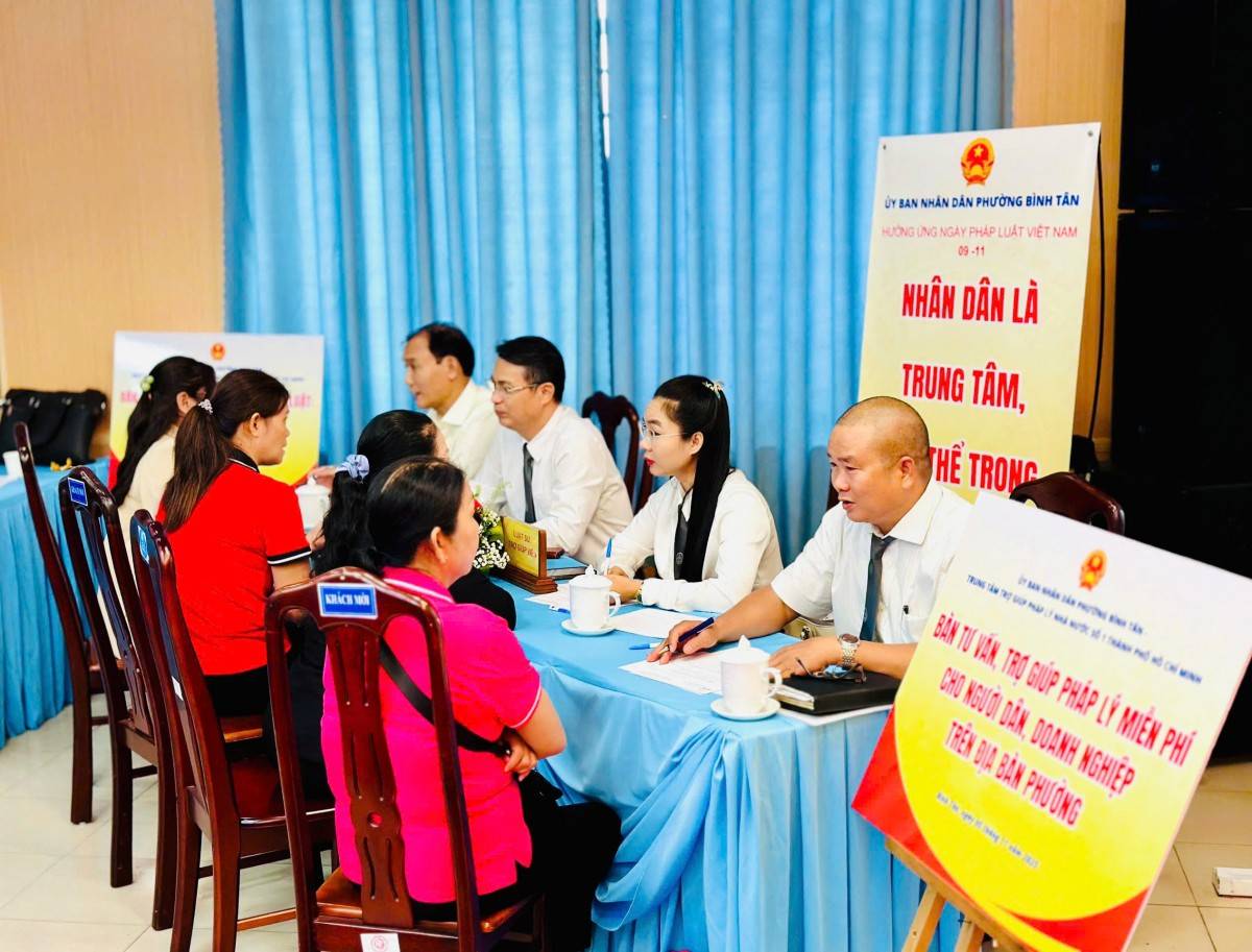 bàn tư vấn, hỗ trợ pháp lý miễn phí