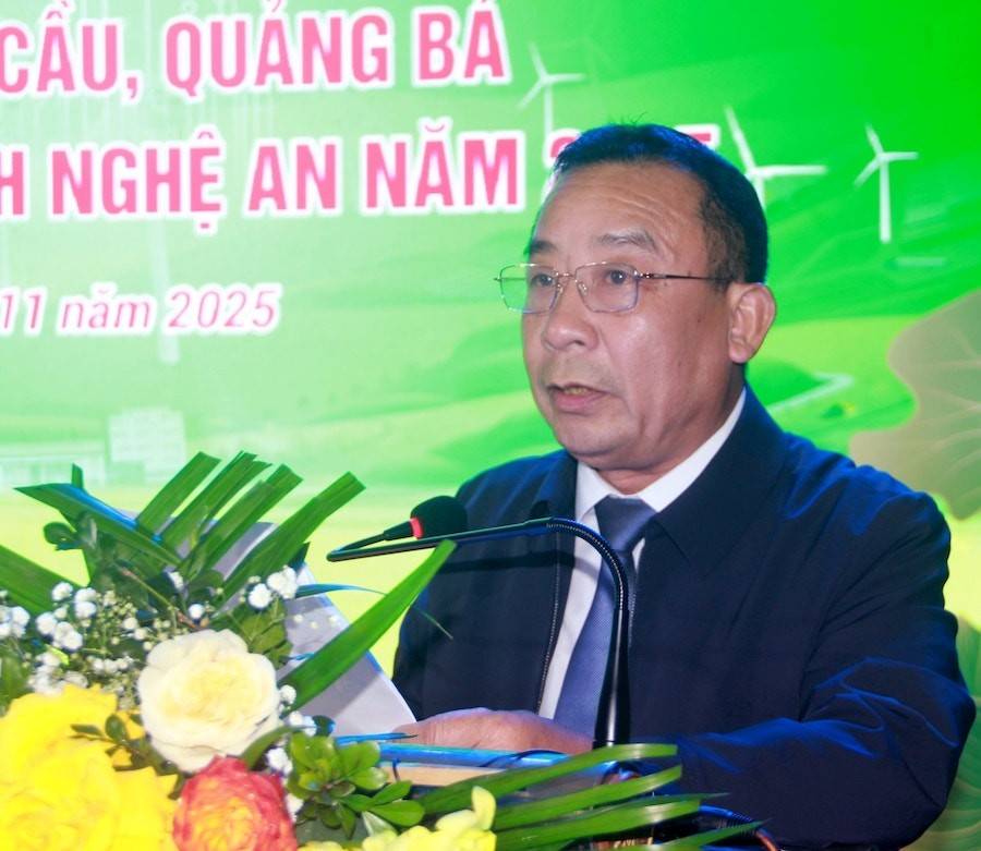 Ông nguyễn Văn Đệ - Phó Chủ tịch UBND tỉnh Nghệ An phát biểu khai mạcHội chợ Kết nối cung cầu, quảng bá sản phẩm nông nghiệp tỉnh Nghệ An năm 2025