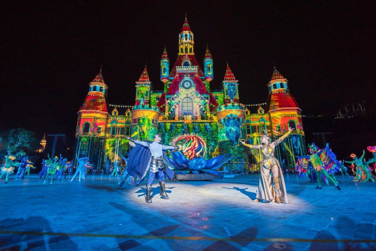 Vingroup tổ chức chuỗi siêu nhạc hội 8Wonder nhằm kiến tạo các sự kiện âm nhạc quốc tế đẳng cấp tại Việt Nam. Sân khấu hoành tráng của 8Wonder cũng khẳng định sự đầu tư nghiêm túc của Vingroup để đưa Việt Nam trở thành điểm đến văn hóa khu vực.