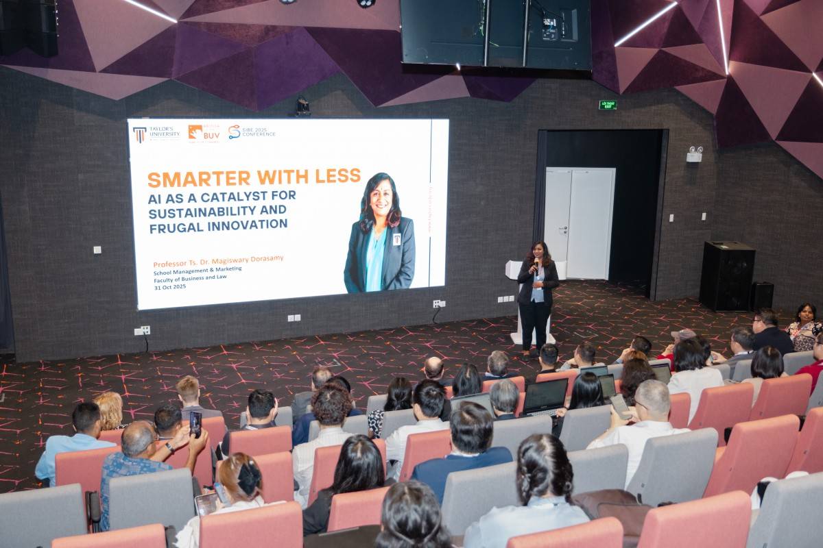 Hội thảo quốc tế SIBE 2025 được tổ chức theo hình thức hybrid, kết nối trực tiếp tại Việt Nam và trực tuyến toàn cầu