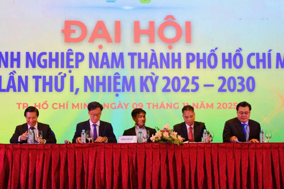 Đoàn  chủ tịch điều hành Đại hội. Ảnhh- Bích  Liên