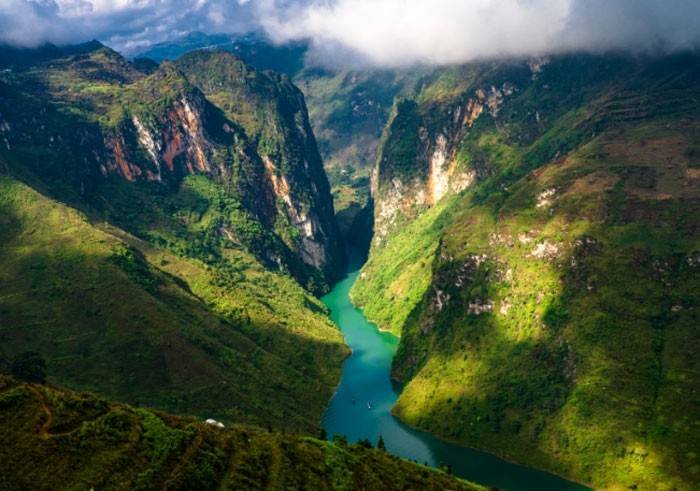 Kỳ vĩ mênh mang Nho Quế 