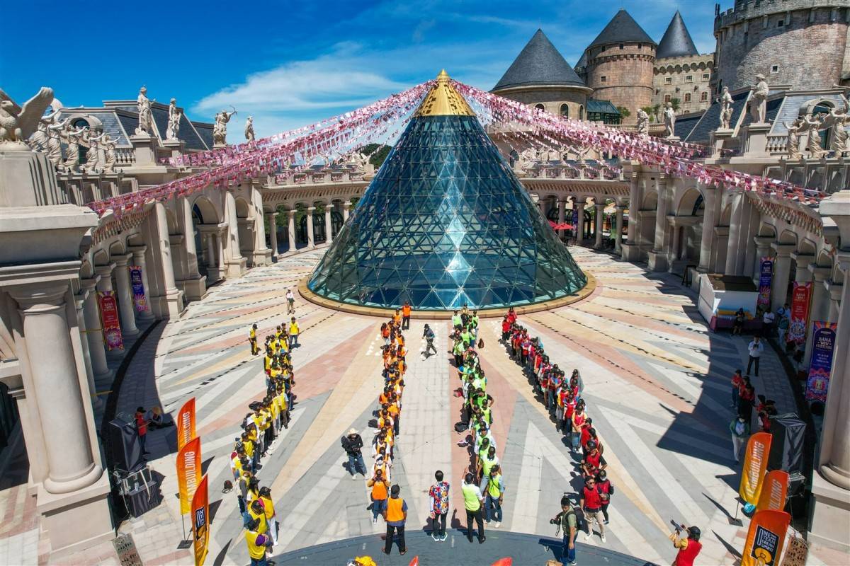  Một hoạt động teambuilding tổ chức tại Quảng trường Nhật thực