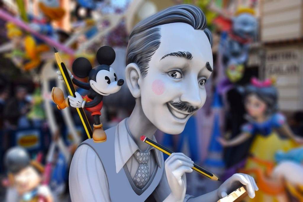 Bản thân Walt Disney cũng được yêu mến như một số nhân vật mà ông đã tạo ra, khiến ông được tôn vinh về mặt nghệ thuật trên toàn thế giới. (Nguồn: Javi Az / Shutterstock)