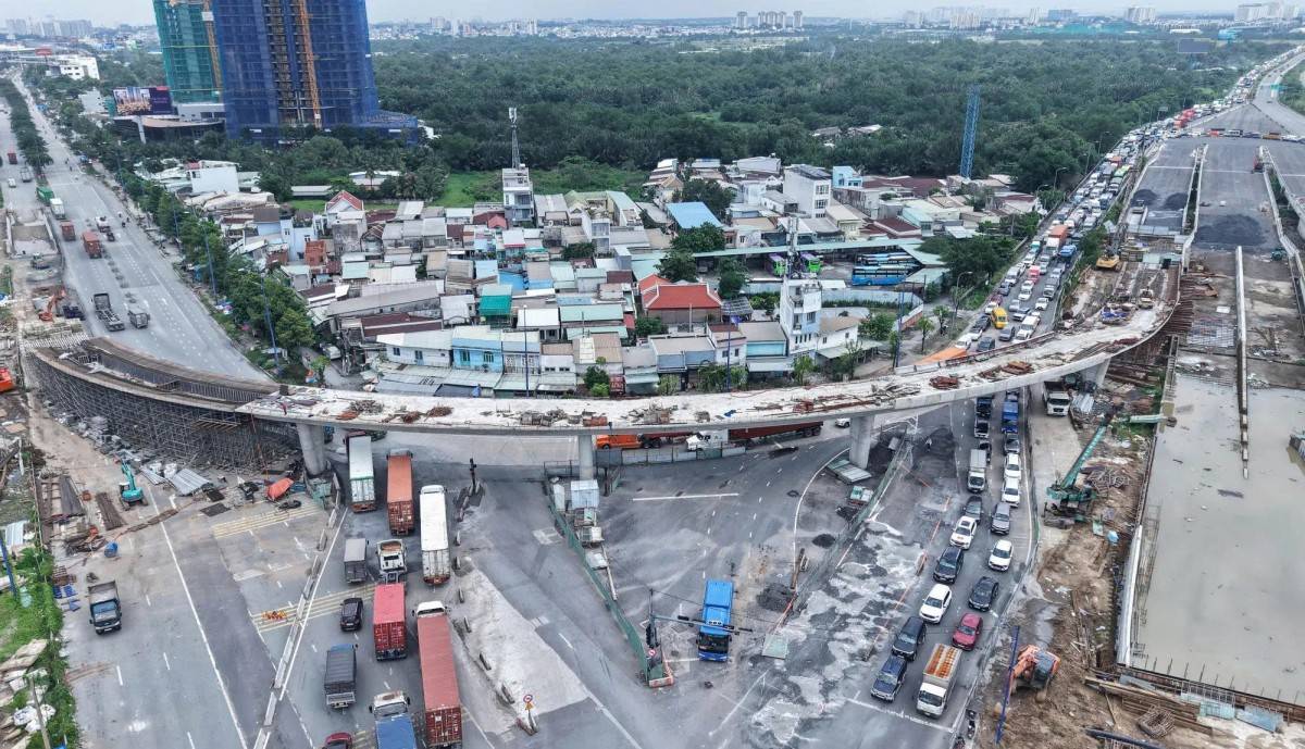 Nhánh cầu N2 đã vươn dài, thông xe cuối năm nay.