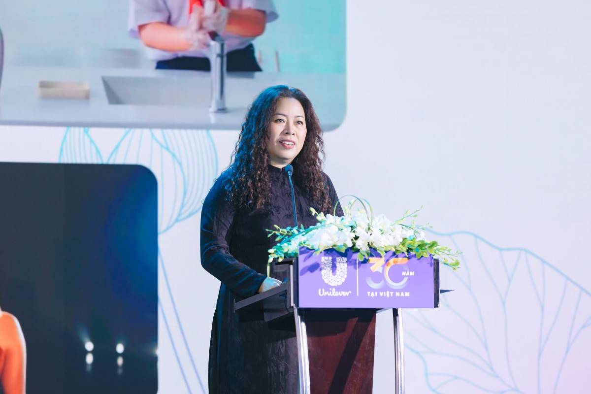  bà Nguyễn Thị Bích Vân - Tổng Giám đốc Quốc gia của Unilever Việt Nam