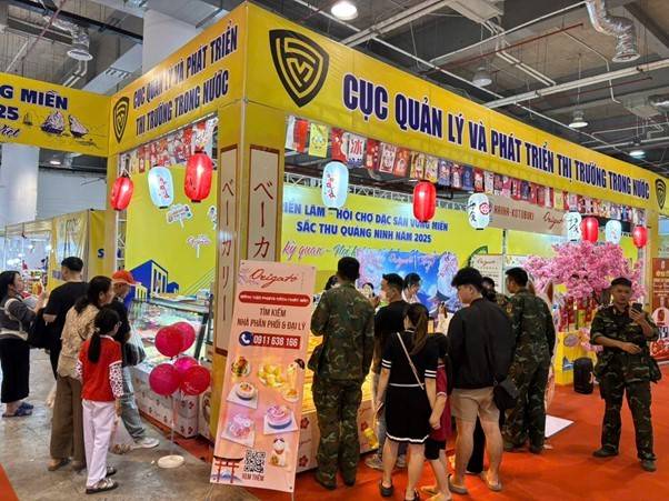 Lan tỏa bánh tươi – bánh kẹo cao cấp tại Hội chợ Sắc Thu Quảng Ninh 2025