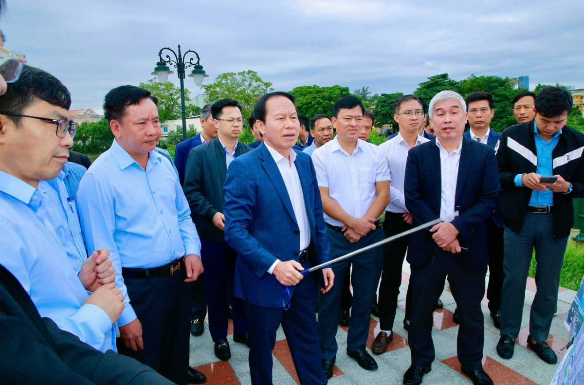 Đồng chí Bí thư Thành ủy đi kiểm tra tiến độ thực hiện Dự án phát triển thành phố Hải Phòng ứng phó với biến đổi khí hậu.