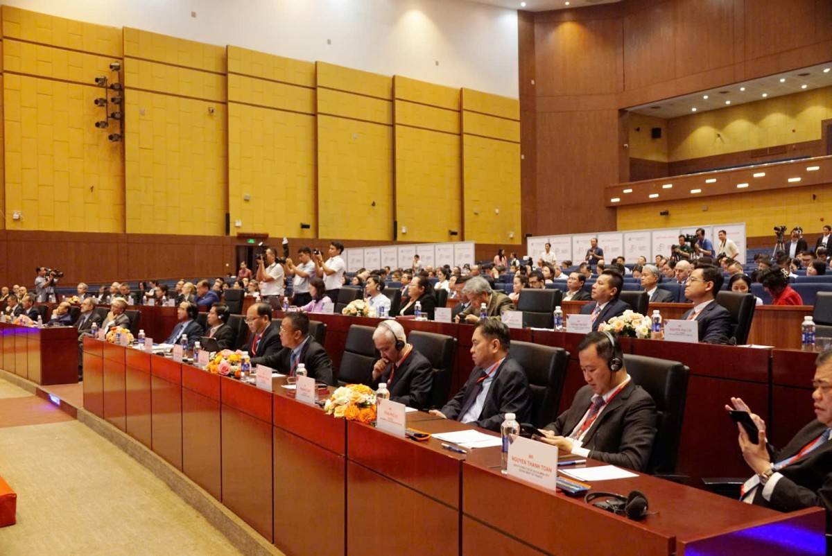 Quang cảnh Diễn đàn.