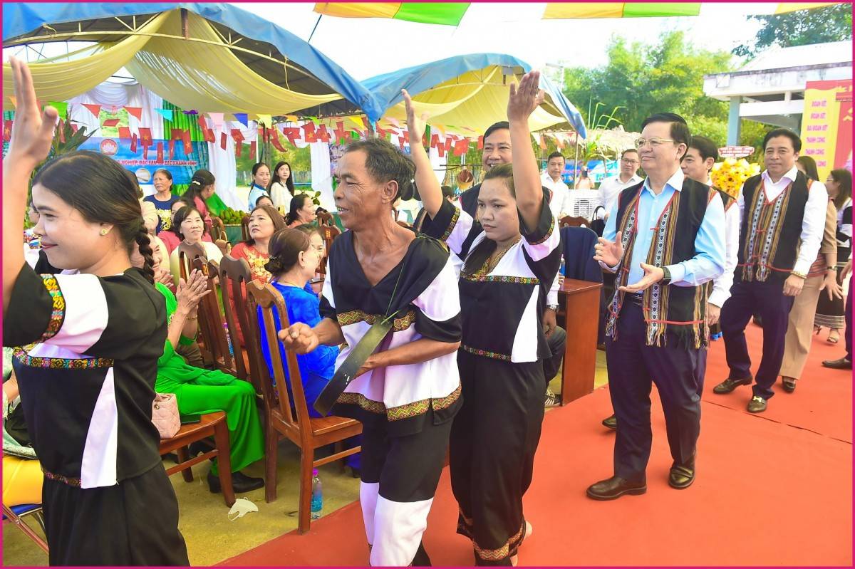 Phó Thủ tướng Mai Văn Chính dự Ngày hội Đại đoàn kết tại xã Bắc Khánh Vĩnh, Khánh Hòa