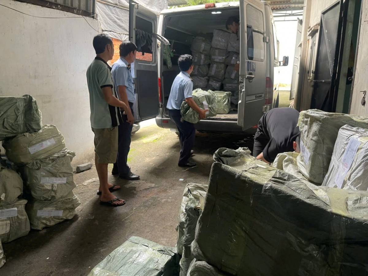 TP.Hồ Chí Minh: Phát hiện hơn 1 tấn kẹo dẻo không nhãn mác rao bán trên mạng xã hội