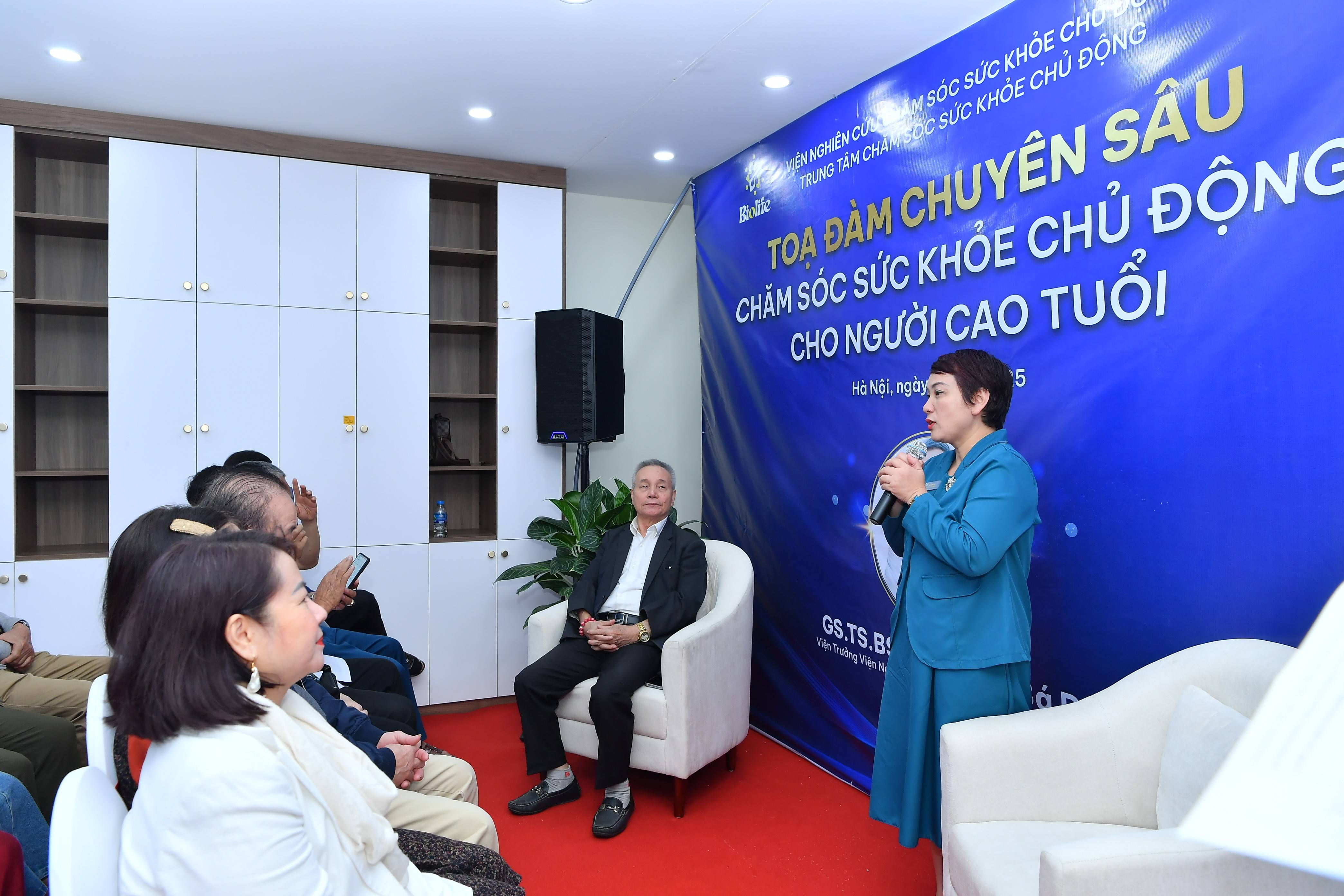 Bà Hoàng Thị Thu Hà