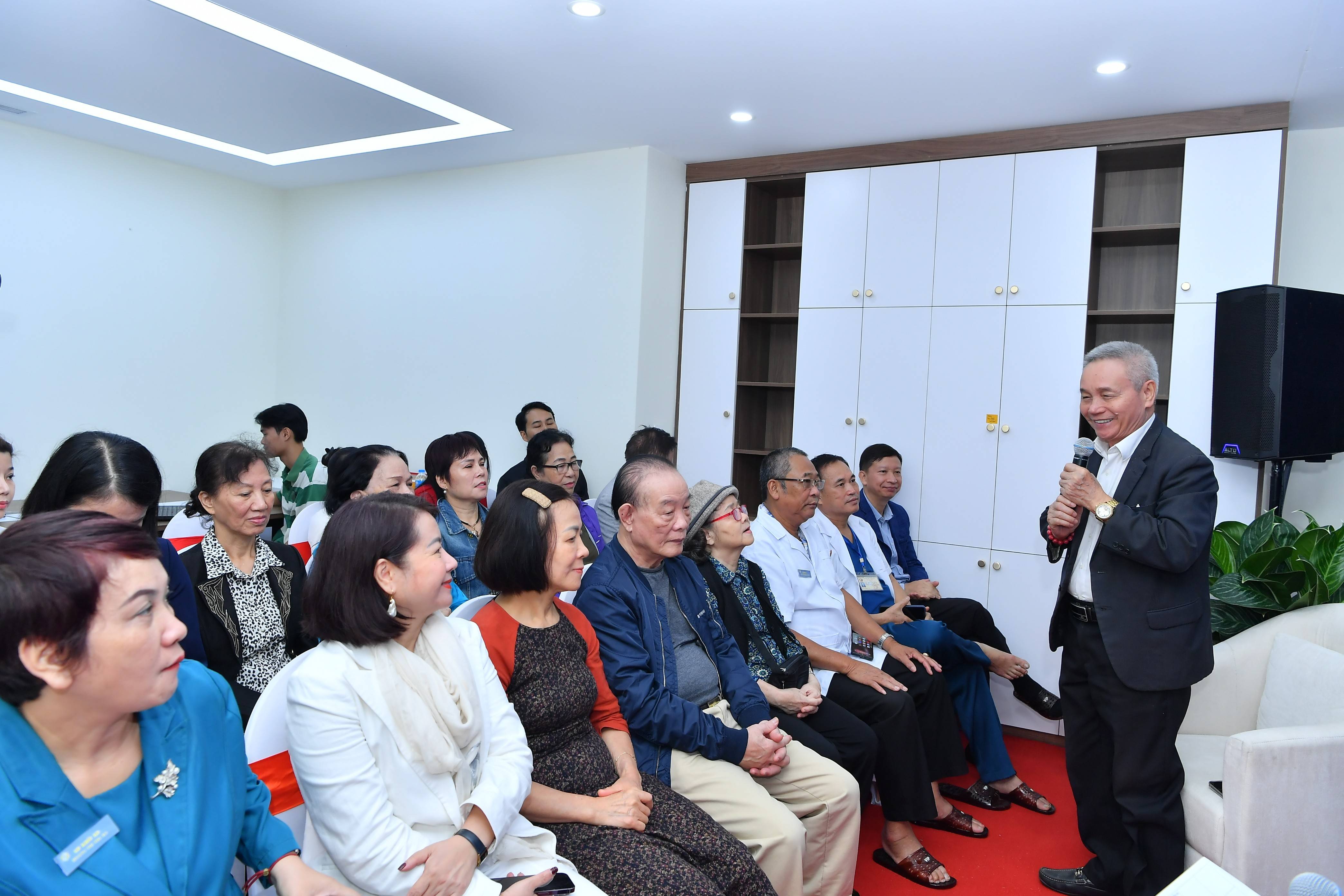 Tăng cường chăm sóc sức khỏe chủ động cho người cao tuổi trong mùa đông lạnh giá