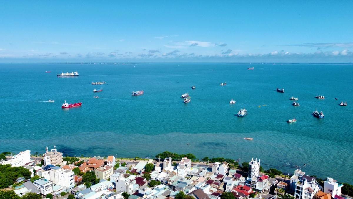 Vũng Tàu lần đầu tiên được World Travel Awards (WTA) vinh danh ở giải thưởng Điểm đến nghỉ dưỡng ven biển hàng đầu châu Á năm 2025. World Travel Awards được ví như Giải Oscar của ngành du lịch, đánh dấu mốc son quan trọng trong hành trình phát triển du lịch của vùng biển xinh đẹp này. Ông Graham E. Cooke - Chủ tịch World Travel Awards, nhận xét Vũng Tàu đã có sự phát triển ấn tượng, từ một điểm đến biển truyền thống trở thành một trung tâm du lịch hiện đại với đầy đủ tiện nghi và trải nghiệm đẳng cấp quốc tế.