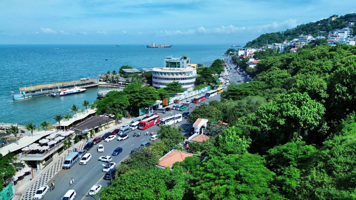 Biển Vũng Tàu từ lâu đã là điểm đến thu hút khách du lịch tại Việt Nam. Vũng Tàu là cái tên sáng giá trên bản đồ du lịch trong nước lẫn quốc tế