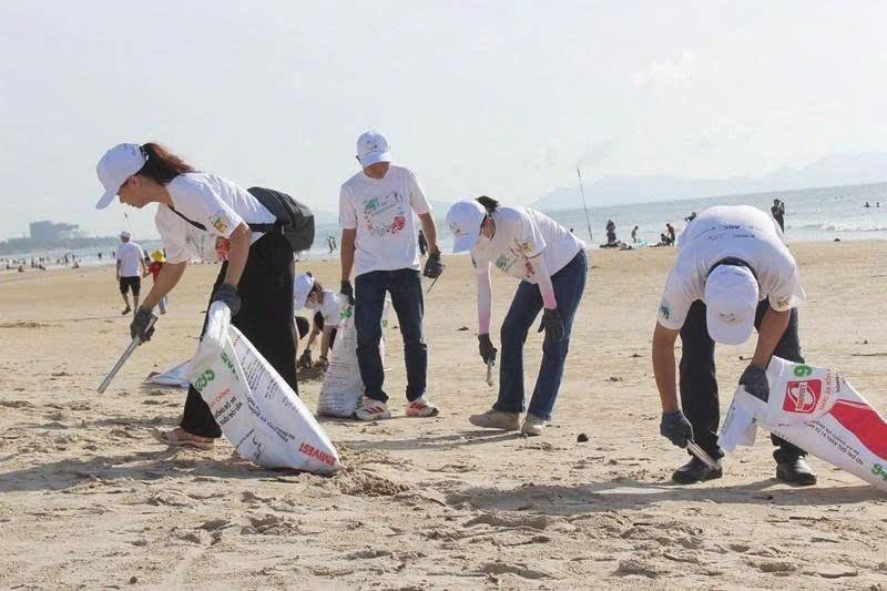 Đặc biệt, phường đã phối hợp với các tổ chức đoàn thể, doanh nghiệp và người dân trong việc thu gom rác thải ven biển