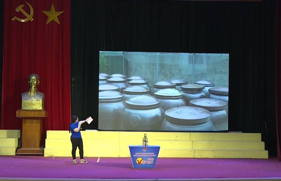 Lê Thị Thơ tham gia thuyết trình tại Hội thi Tuổi trẻ Hà Tĩnh ưu tiên dùng hàng Việt Nam do Tỉnh đoàn – Sở Công thương tổ chức 