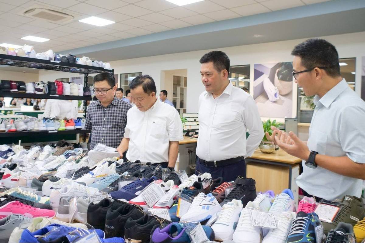Các “ông lớn” giày dép Hoa Kỳ tìm kiếm cơ hội gắn kết chuỗi cung ứng tại Việt Nam