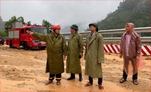 Khánh Hòa: Mưa lớn gây lũ báo động cấp 3, nhiều tuyến đường ngập sâu