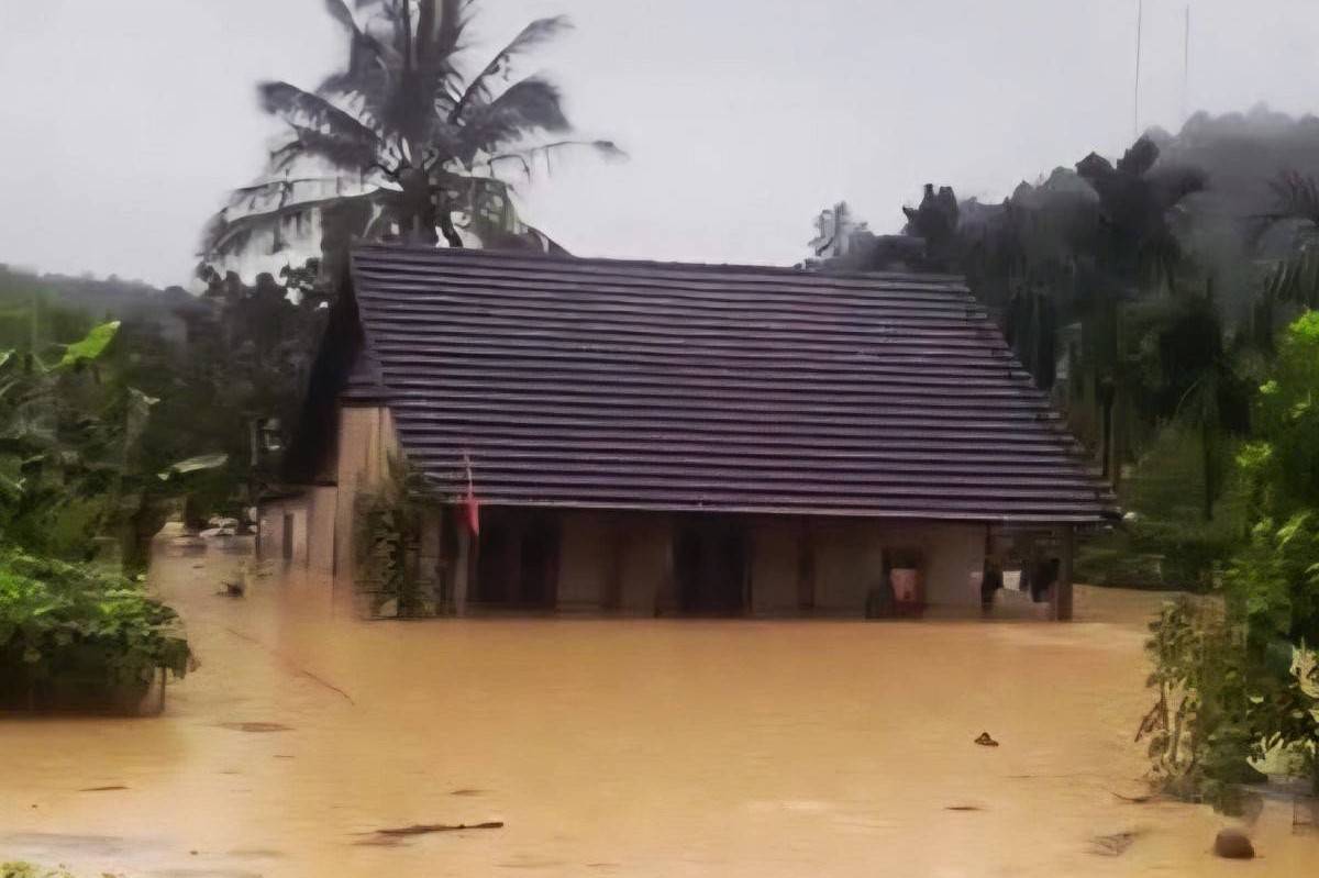 Khắc phục thiệt hại do bão số 13 gây ra chưa xong, Đắk Lắk lại ngập lụt vì mưa lớn