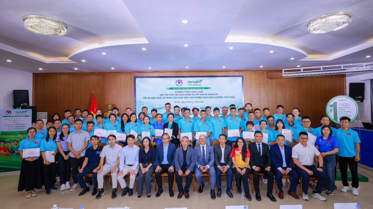 Đào tạo chuyên sâu về dinh dưỡng thể thao cho huấn luyện viên và cầu thủ bóng đá